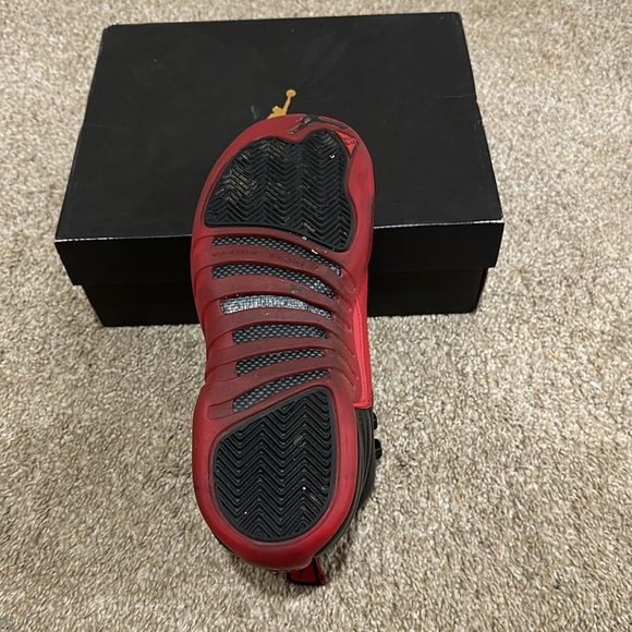 Athletic_Shoes